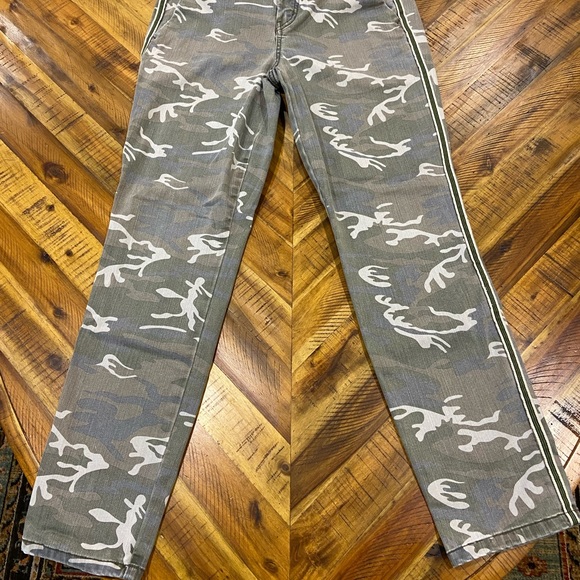 Anthropologie Pants - Anthropologie Level 99 Distressed Camo Pants